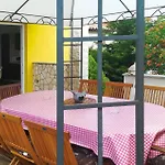Pet Friendly In With Sauna Pola