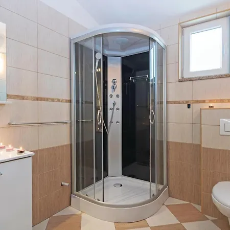 4 Bedroom Beautiful In