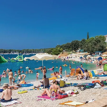 Дом отдыха 4 Bedroom Beautiful In *