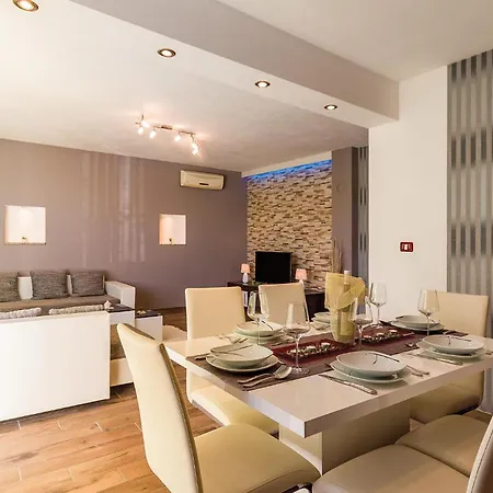 بيت للعطل 4 Bedroom Beautiful In *