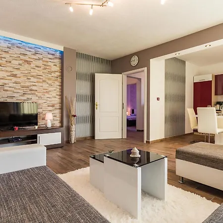 Дом отдыха 4 Bedroom Beautiful In Пула