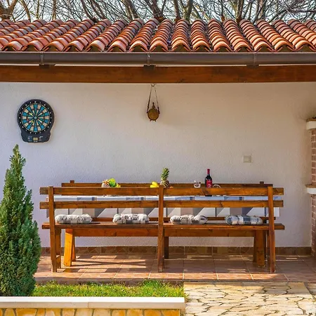 Дом отдыха 4 Bedroom Beautiful In *