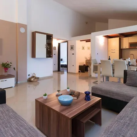 4 Bedroom Beautiful In *