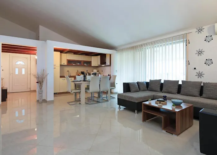 펜션 4 Bedroom Beautiful In 풀라