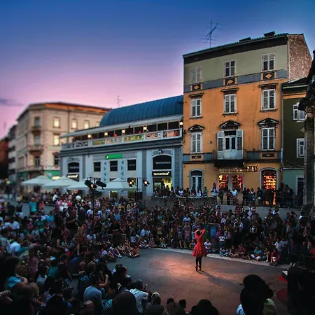 4 Bedroom Beautiful In Dom wakacyjny *