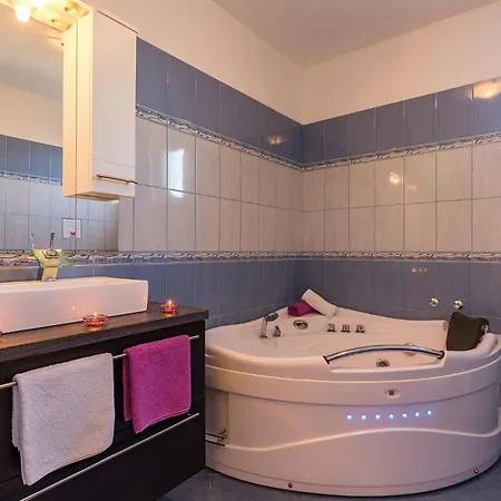 4 Bedroom Beautiful In