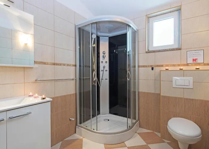 4 Bedroom Beautiful In Casa vacanze