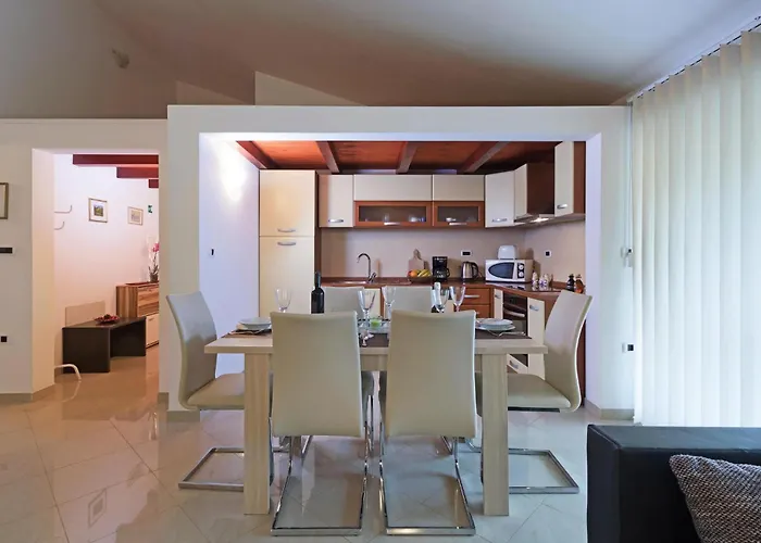 4 Bedroom Beautiful In * Pola