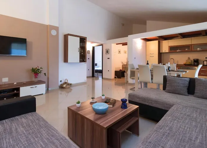 4 Bedroom Beautiful In *