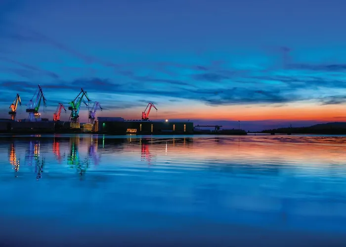 4 Bedroom Beautiful In Pola