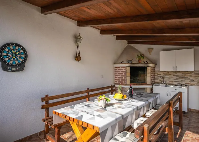 4 Bedroom Beautiful In Pola