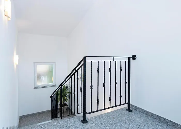 4 Bedroom Beautiful In Pula