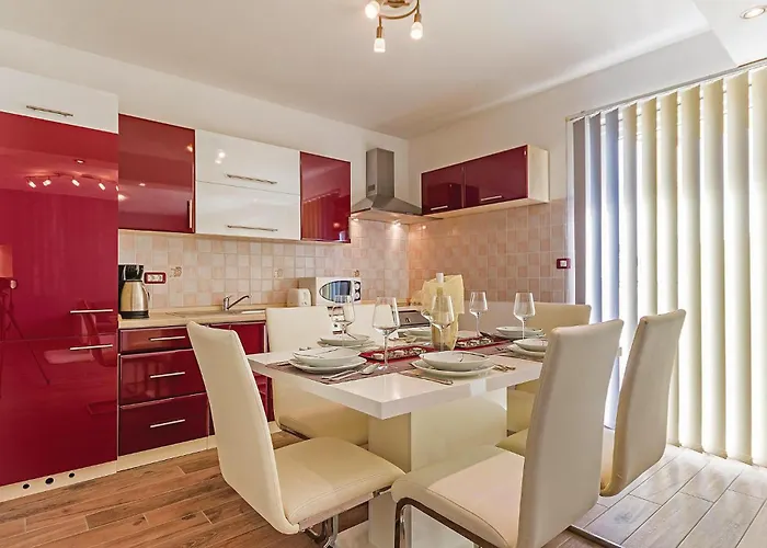 4 Bedroom Beautiful In Pula