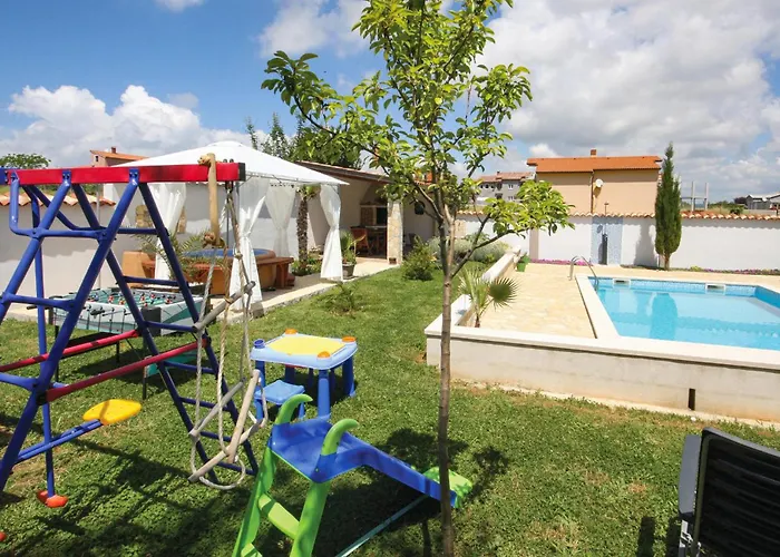 4 Bedroom Beautiful In Pula